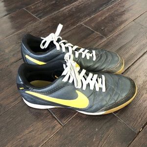 Nike tempo men’s size 9.5
